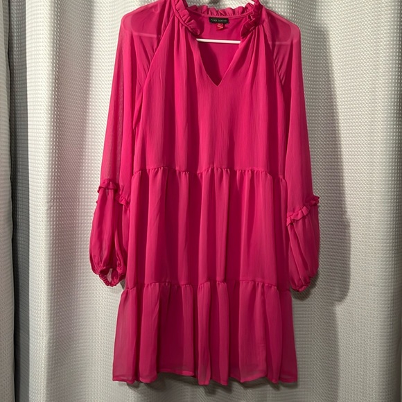 Vince Camuto Dresses & Skirts - Vince Camuto Barbie Pink Xtra Small long sleeve Dress with Ruffle collar